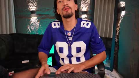 Snapshot of pablo_russoo chatting on February 2026 02:10:01 AM pablo online show from February 2026 02:10:01 AM