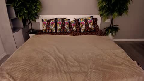 Paige online show from December 2025 07:06:02 AM