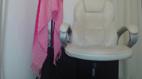 paiperhalliwey online show from February 2025 06:54:02 PM