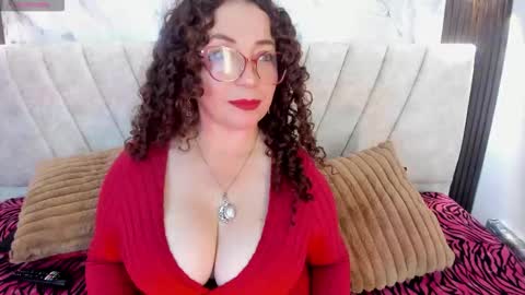 Snapshot of pam_hills chatting on March 2026 06:34:02 PM You can call me Mommy Goddess Queen online show from March 2026 06:34:02 PM