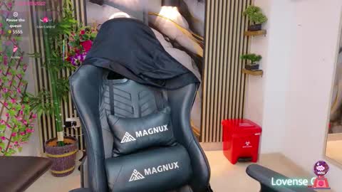 Pam online show from October 2025 07:58:02 PM