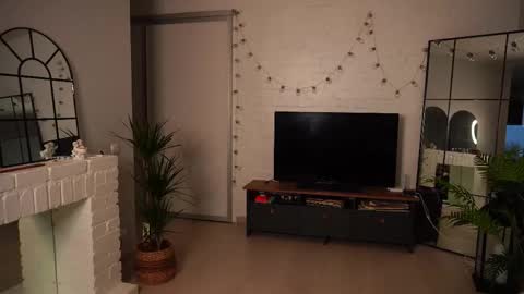 Kristina Kriss online show from November 2025 01:26:02 PM