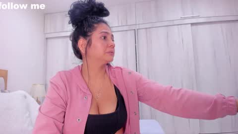 Paola  online show from February 2025 06:51:01 PM