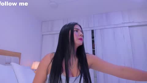 Paola  online show from February 2025 06:54:01 PM