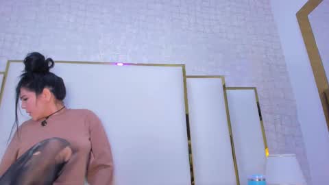 Paola  online show from September 2025 11:04:02 AM