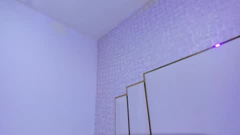 Paola  online show from October 2025 11:52:02 AM