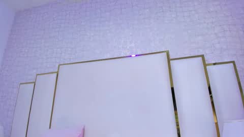 Paola  online show from November 2025 11:31:02 AM