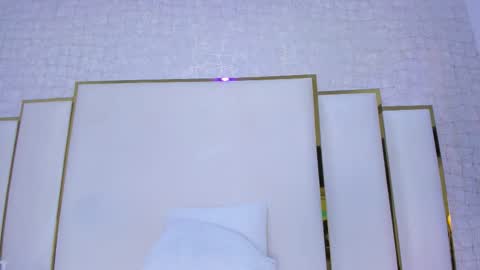 Paola  online show from November 2025 11:42:01 AM