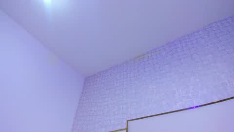 Paola  online show from November 2025 12:52:01 PM