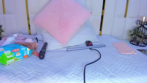 Paola  online show from December 2025 08:34:02 AM