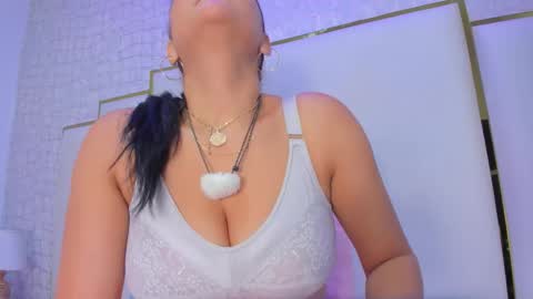 Paola  online show from February 2026 11:47:02 AM