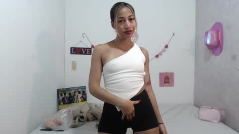 Paola online show from January 2025 03:00:01 PM