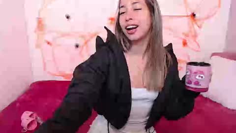 Paola online show from October 2025 12:27:01 PM