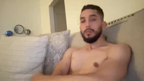 papicubano_guapo23cm online show from December 2024 05:38:02 AM