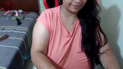 Snapshot of pareja_explosivasexx chatting on May 2026 05:47:01 AM Luna online show from May 2026 05:47:01 AM