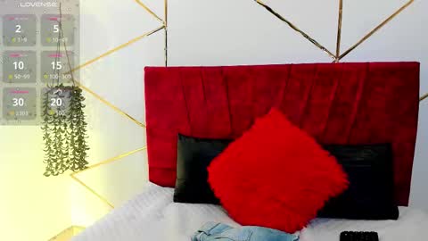 paris_evans_01 online show from January 2026 12:43:01 PM