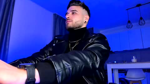 Paris online show from December 2024 10:16:02 PM