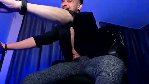 Paris online show from February 2025 04:09:02 AM