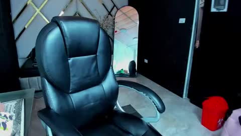 paris petit online show from April 2026 08:04:01 PM