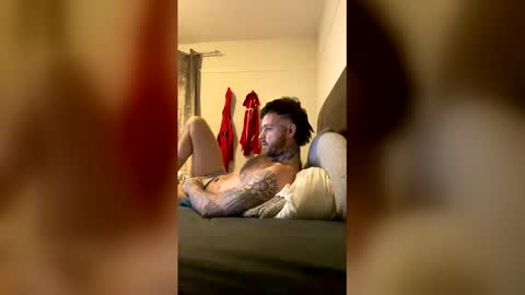 Snapshot of parkertom525 chatting on April 2026 10:47:02 PM parkertom525 online show from April 2026 10:47:02 PM