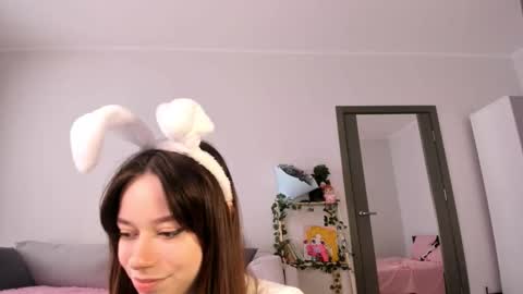 Bella online show from October 2025 03:20:01 AM