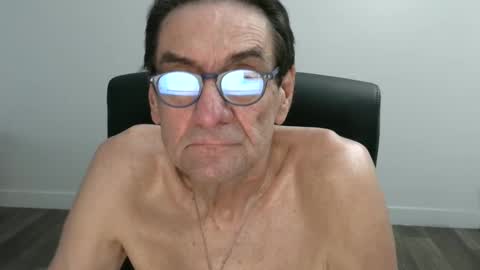 Snapshot of pastelito76 chatting on September 2025 02:43:02 PM Bob online show from September 2025 02:43:02 PM