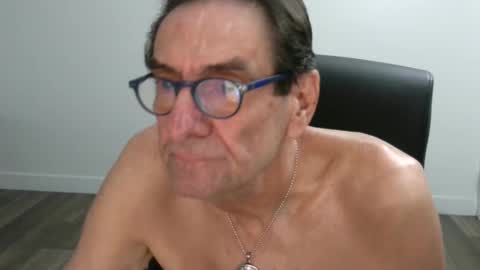 Snapshot of pastelito76 chatting on October 2025 01:53:02 PM Bob online show from October 2025 01:53:02 PM