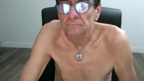 Snapshot of pastelito76 chatting on October 2025 01:22:01 PM Bob online show from October 2025 01:22:01 PM