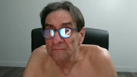 Snapshot of pastelito76 chatting on October 2025 02:15:01 AM Bob online show from October 2025 02:15:01 AM