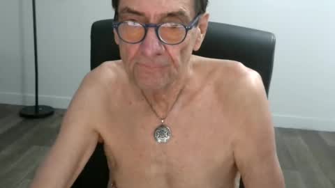 Snapshot of pastelito76 chatting on November 2025 03:30:02 PM Bob online show from November 2025 03:30:02 PM