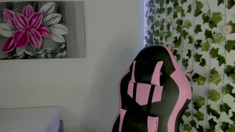 paulina online show from December 2024 10:00:01 PM