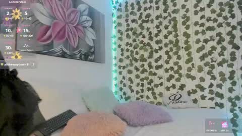 paulina online show from February 2025 09:01:01 PM