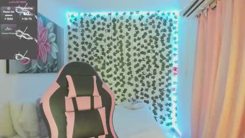 paulina online show from March 2025 07:49:02 PM