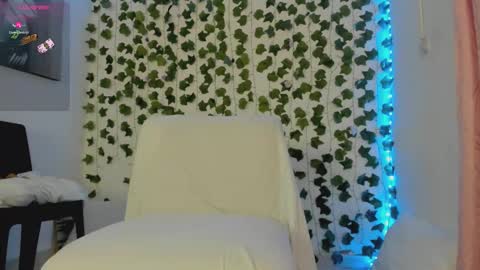 paulina online show from October 2025 07:00:01 PM