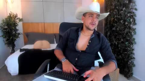 Paul Rivera online show from November 2025 04:24:01 AM