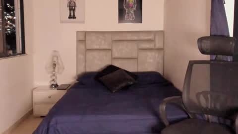 PAUL ROGER online show from October 2025 01:03:01 AM