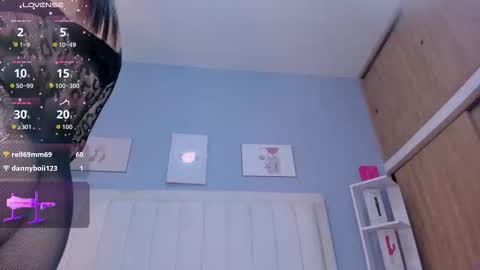 Pau online show from September 2025 07:08:02 PM