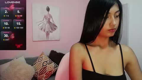 Pau online show from November 2025 12:37:01 PM