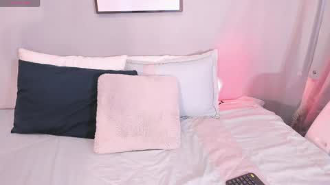 Snapshot of paulete_w chatting on May 2026 12:24:01 PM Pau online show from May 2026 12:24:01 PM