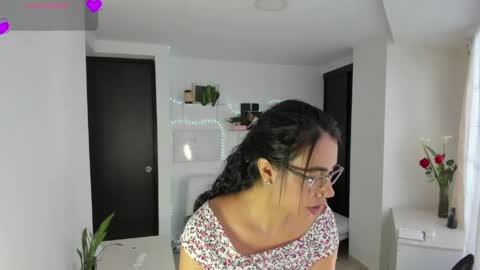 Snapshot of paulina_dossantos chatting on June 2026 06:47:01 PM paulina online show from June 2026 06:47:01 PM