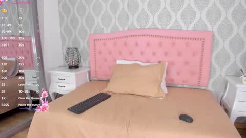 paulina lux online show from March 2026 01:58:01 PM