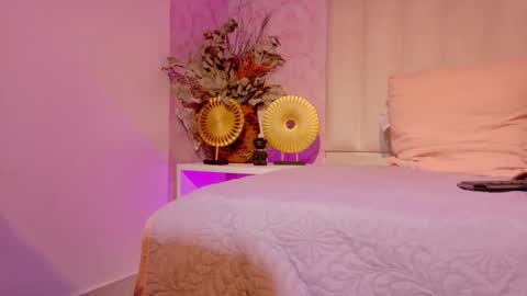 Paulina  online show from September 2025 11:44:01 AM