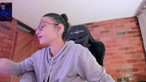 Snapshot of paulinabarnett_ chatting on December 2024 01:42:01 AM Paulina online show from December 2024 01:42:01 AM