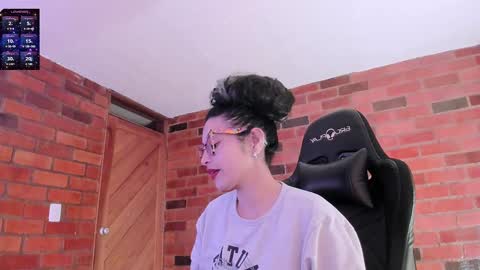 Snapshot of paulinabarnett_ chatting on January 2025 01:42:02 AM Paulina online show from January 2025 01:42:02 AM