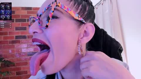 Snapshot of paulinabarnett_ chatting on January 2025 12:38:01 AM Paulina online show from January 2025 12:38:01 AM