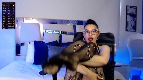 Snapshot of paulinabarnett_ chatting on February 2025 01:38:01 PM Paulina online show from February 2025 01:38:01 PM