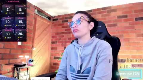 Snapshot of paulinabarnett_ chatting on October 2025 03:29:01 AM Paulina online show from October 2025 03:29:01 AM