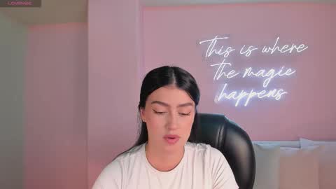 Paulina Santos  online show from September 2025 06:44:02 PM