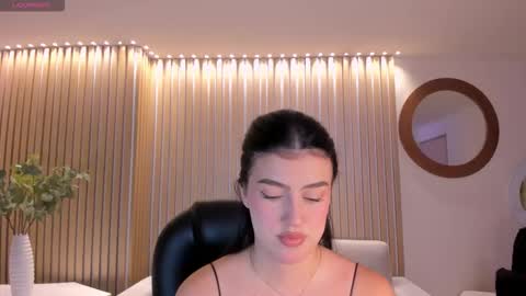 Paulina Santos  online show from October 2025 05:02:02 PM