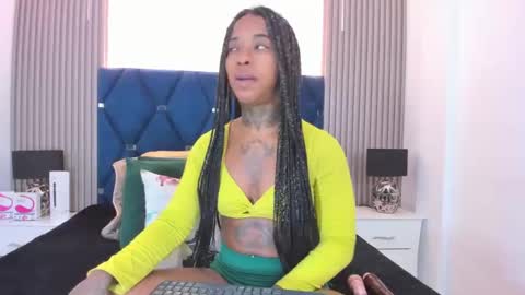 Pauline online show from October 2025 01:50:02 AM